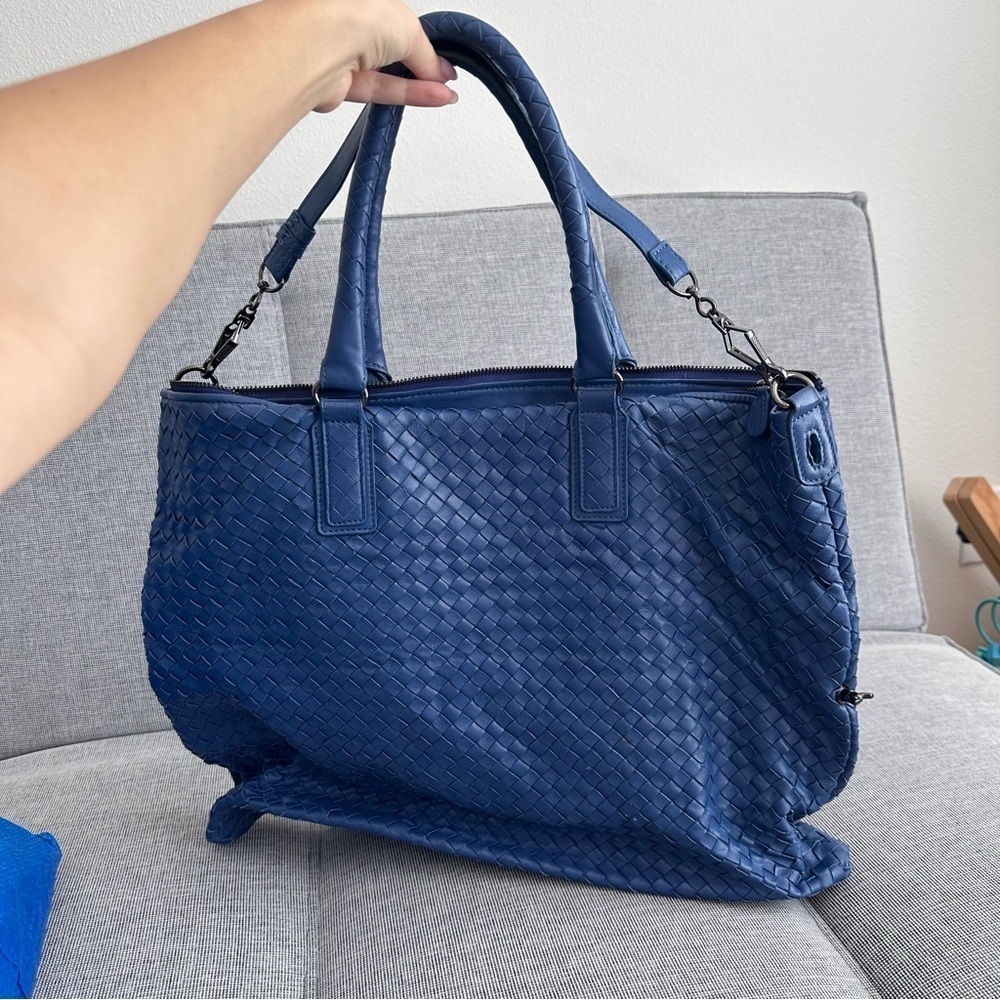 Bottega Veneta Intrecciato Convertible Tote Bag Large Blue Leather Zip Closure - Picture 3 of 12